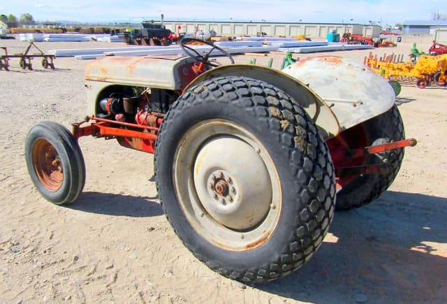 Image of Ford 8N equipment image 3