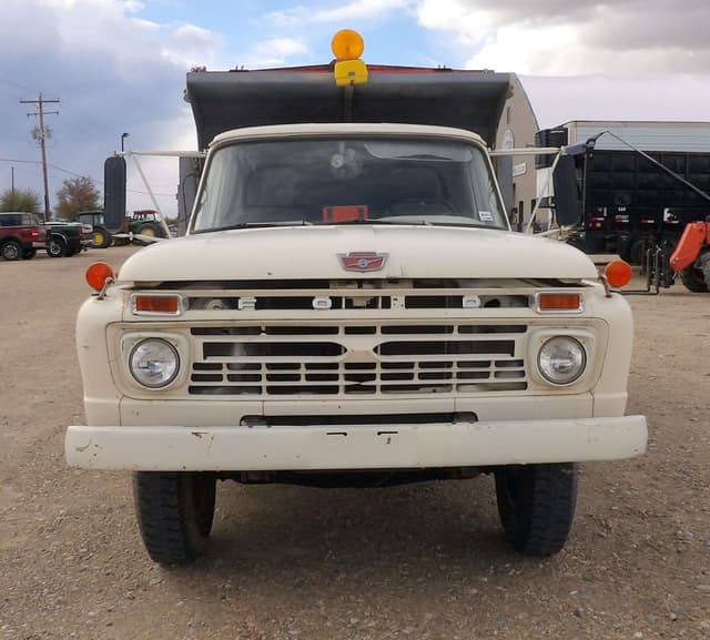 Image of Ford F-600 equipment image 3