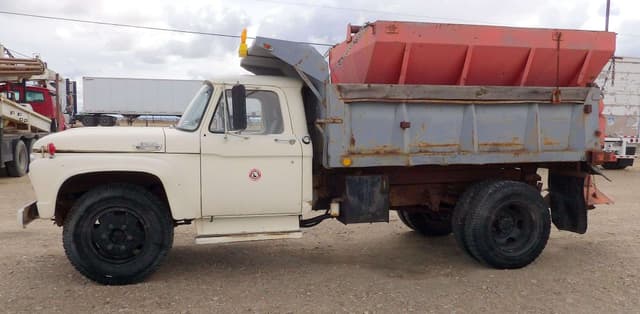 Image of Ford F-600 equipment image 2