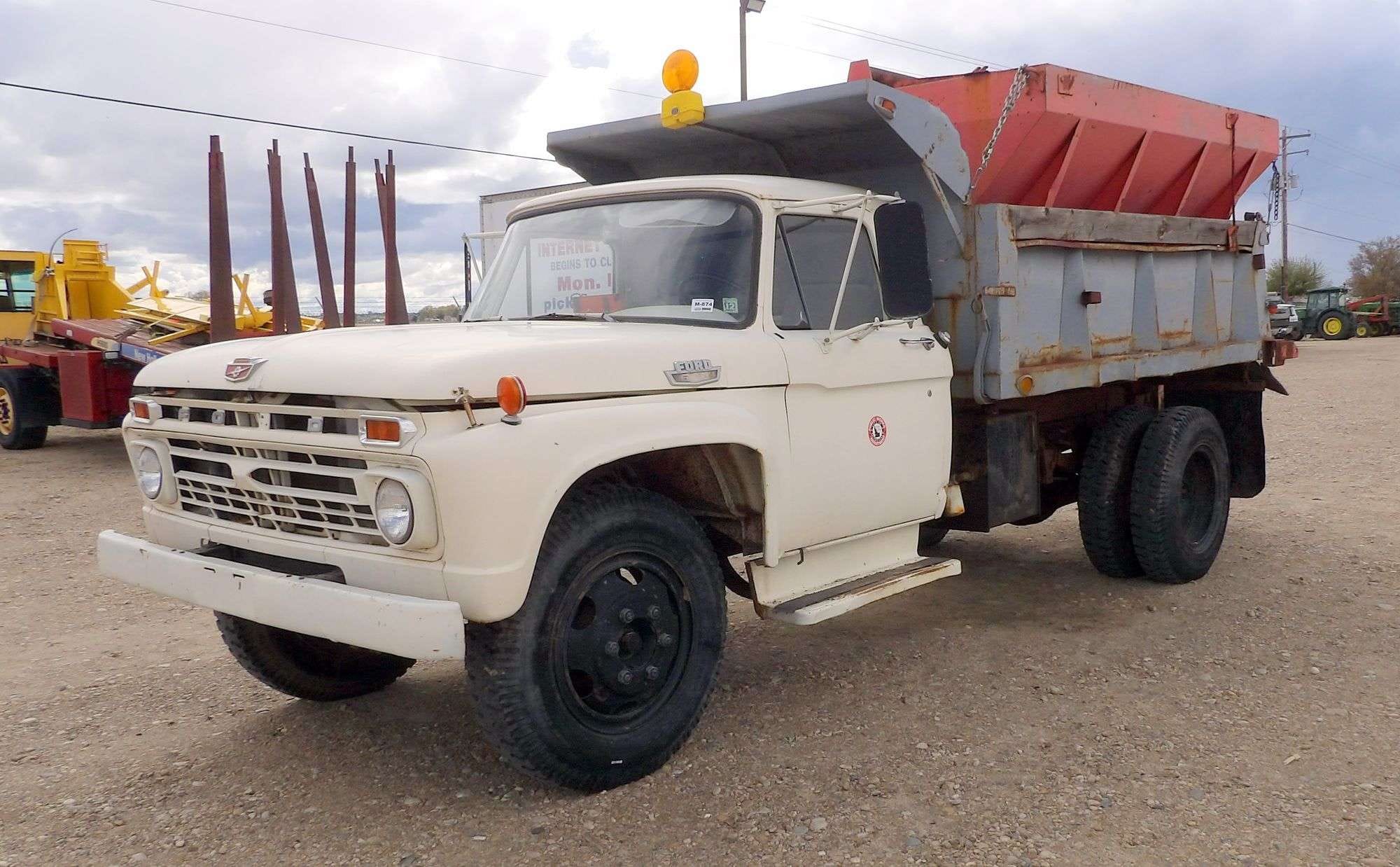1966 Ford F-600 Equipment Image0