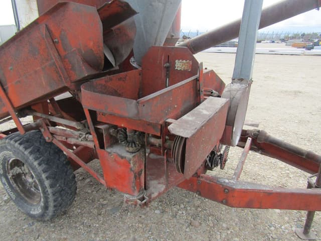 Image of Farmhand FeedMaster equipment image 4