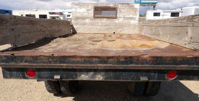 Image of Ford F-600 equipment image 4