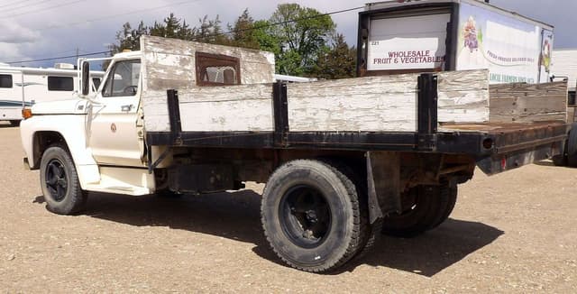 Image of Ford F-600 equipment image 2