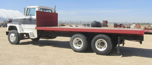 Image of Ford 9000 equipment image 3