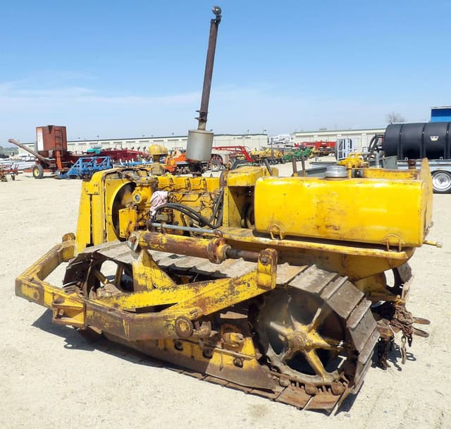 Image of Caterpillar D2 equipment image 1