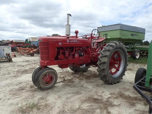 Image of Farmall M equipment image 3