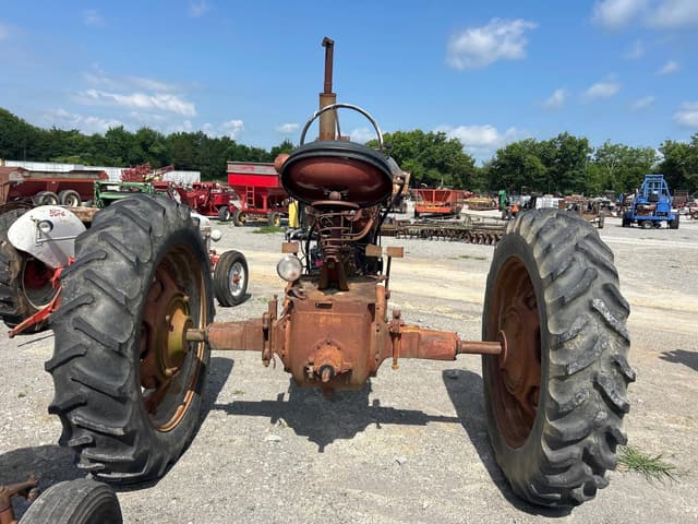 Image of Farmall M equipment image 4