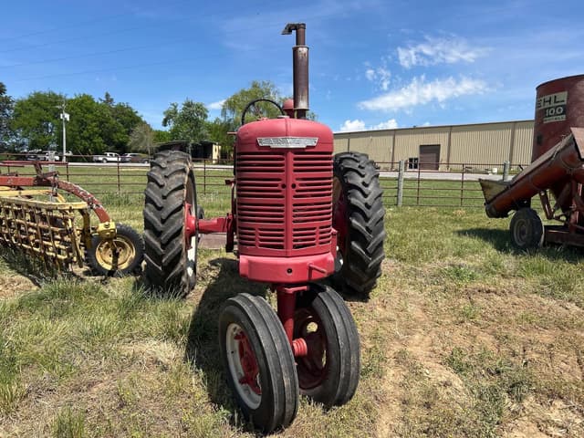 Image of Farmall M equipment image 2