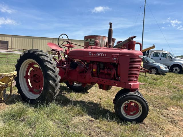 Image of Farmall M equipment image 1