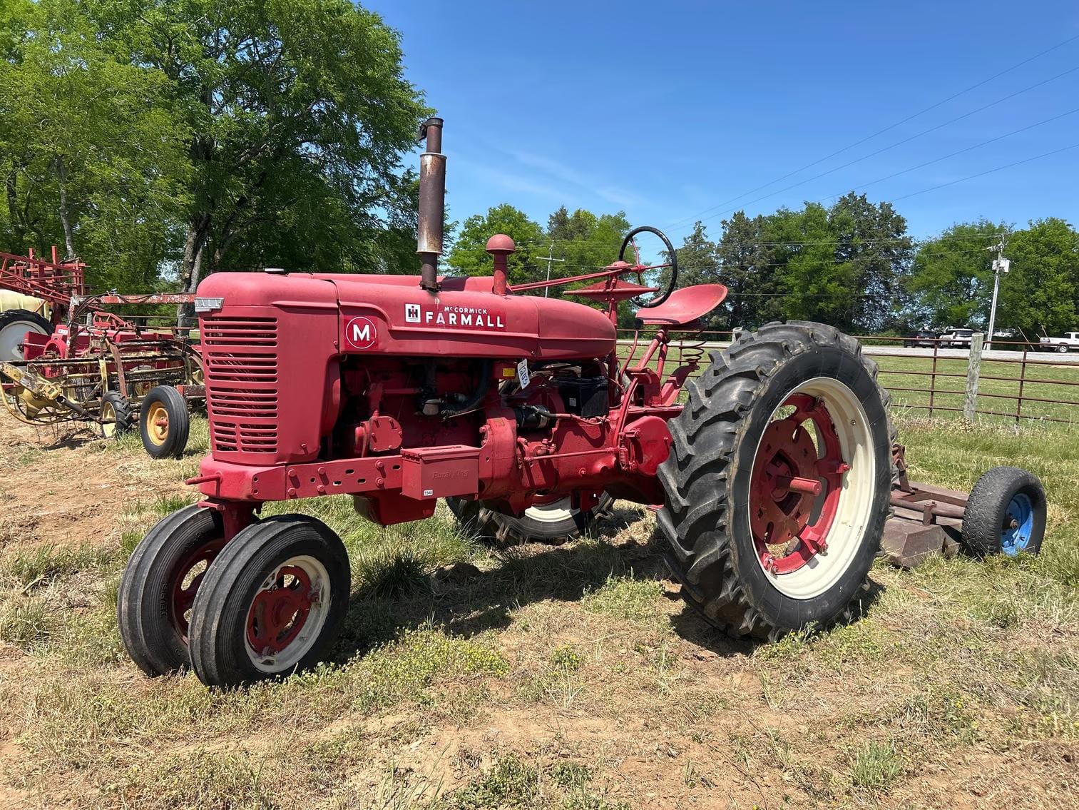 Farmall M Equipment Image0