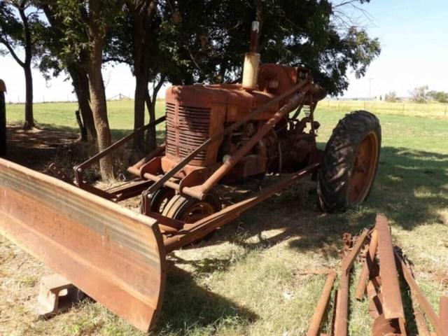 Image of Farmall M equipment image 1