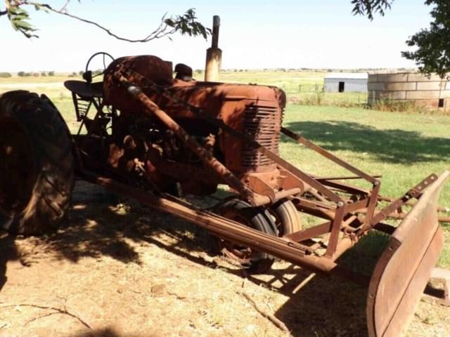 Image of Farmall M equipment image 2