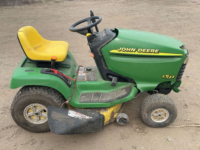Image of John Deere LT133 equipment image 4