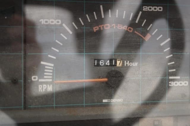 Image of Kubota M4700 equipment image 3