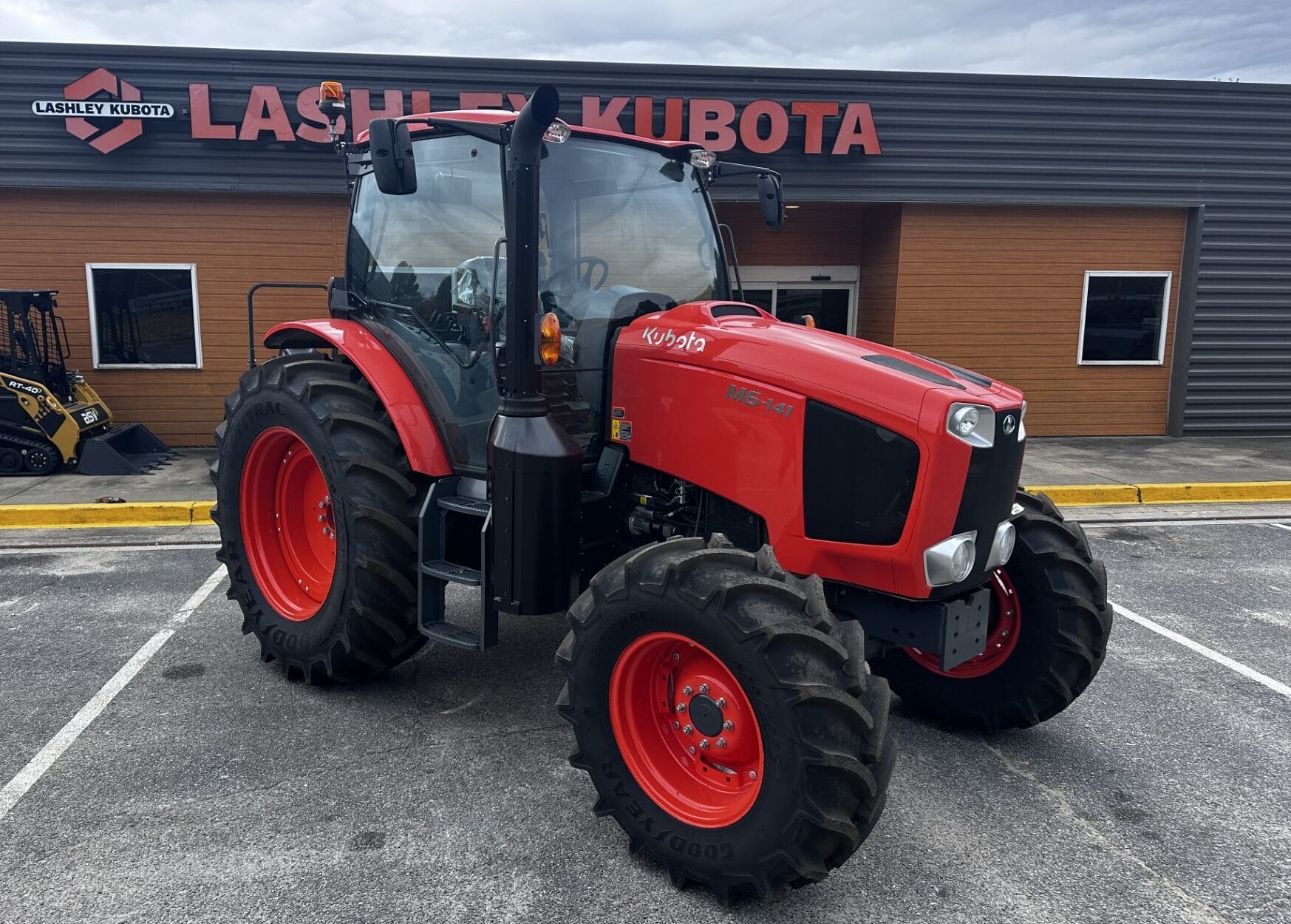 Kubota M6-141 Equipment Image0