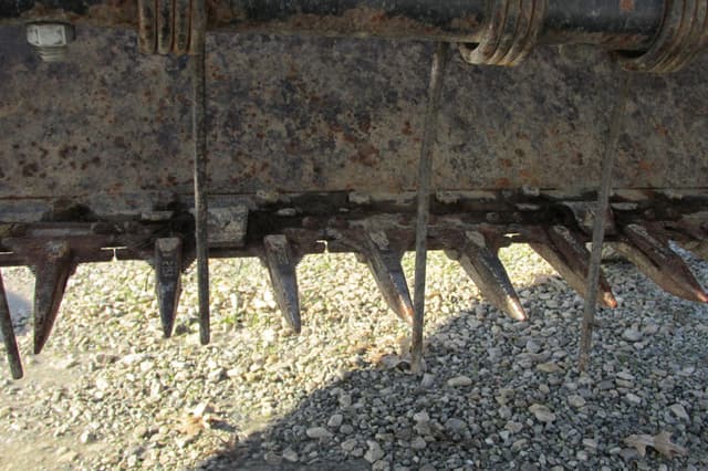 Image of MacDon 4000 equipment image 4