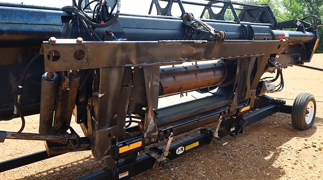 Image of MacDon 973 equipment image 3
