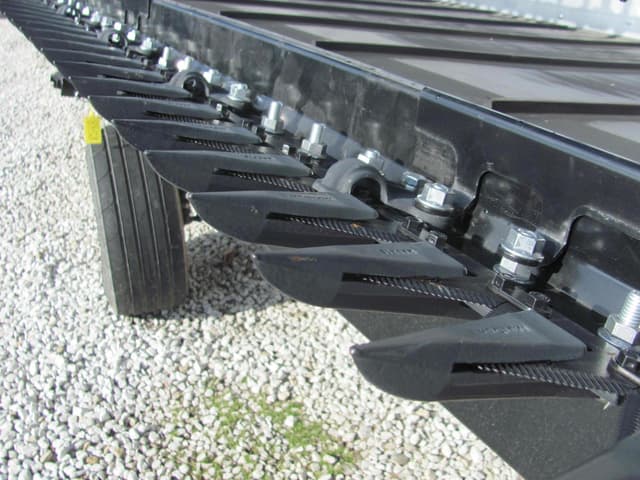 Image of MacDon FD250 equipment image 2