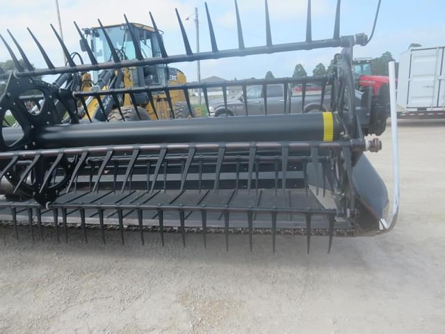 Image of MacDon FD70 equipment image 1