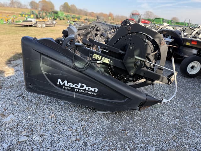 Image of MacDon FD75 equipment image 1