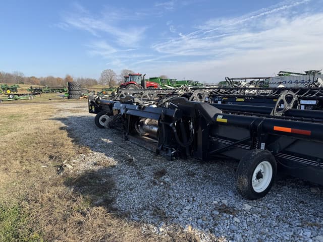 Image of MacDon FD75 equipment image 3