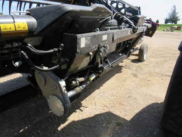 Image of MacDon FD75S equipment image 4
