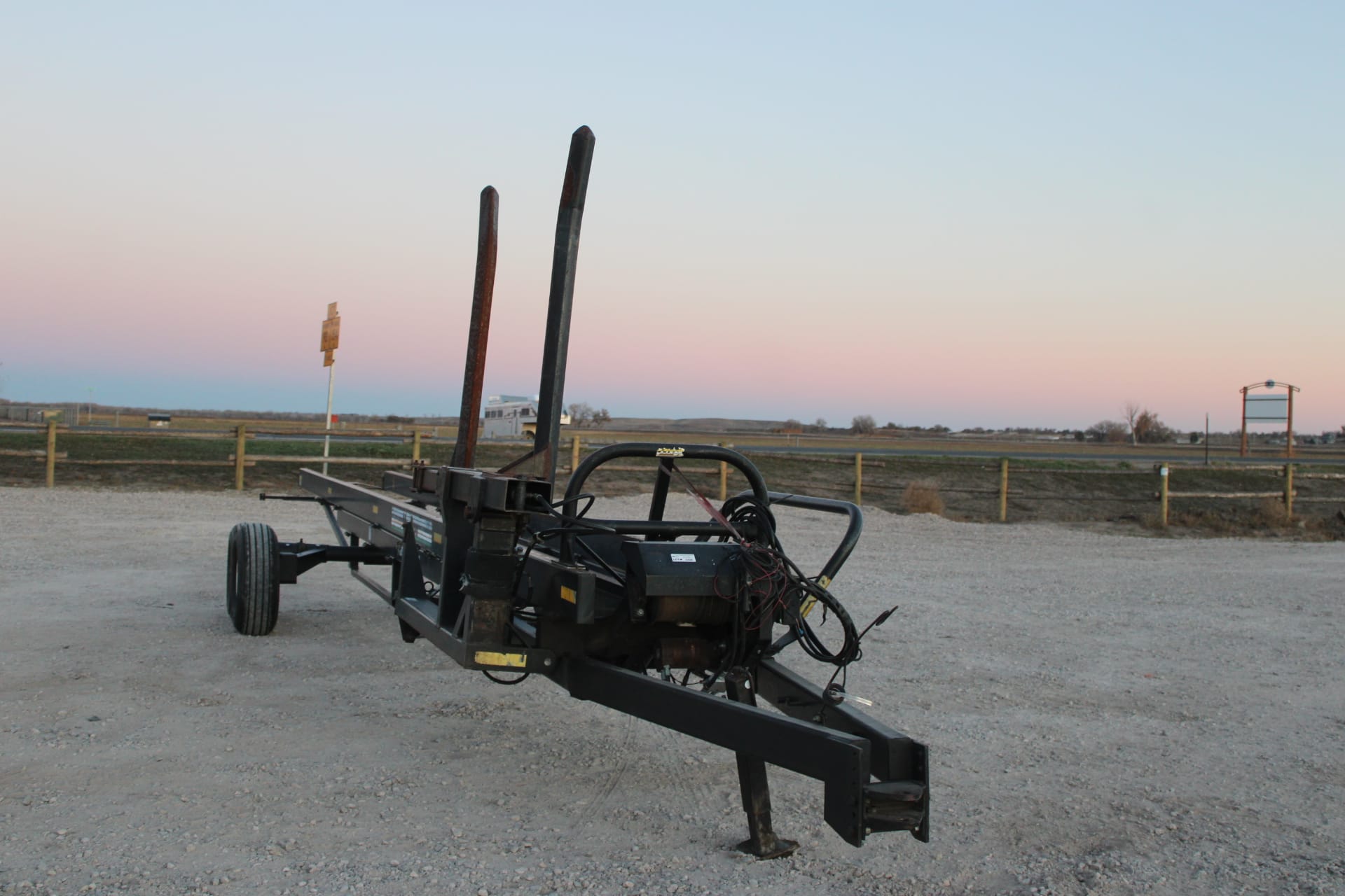 2000 MacDon 1000 Equipment Image0