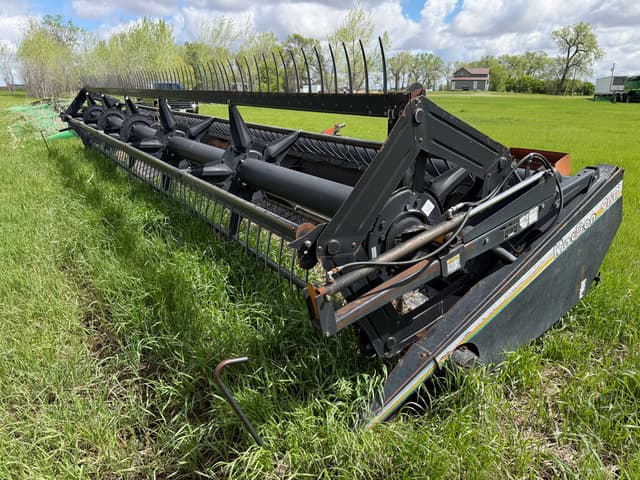 Image of MacDon 960 equipment image 3