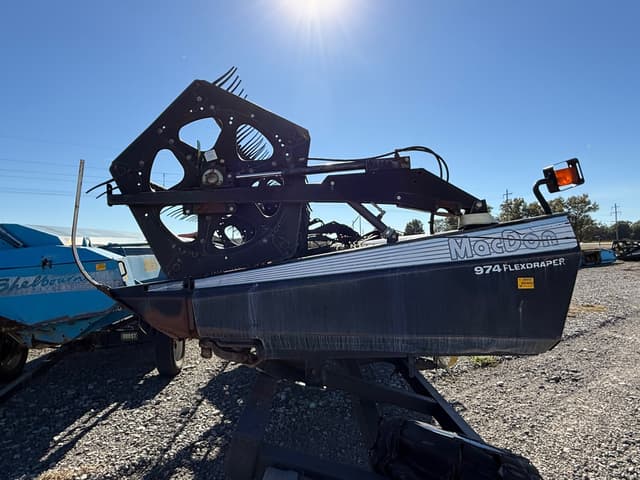 Image of MacDon 974 equipment image 2