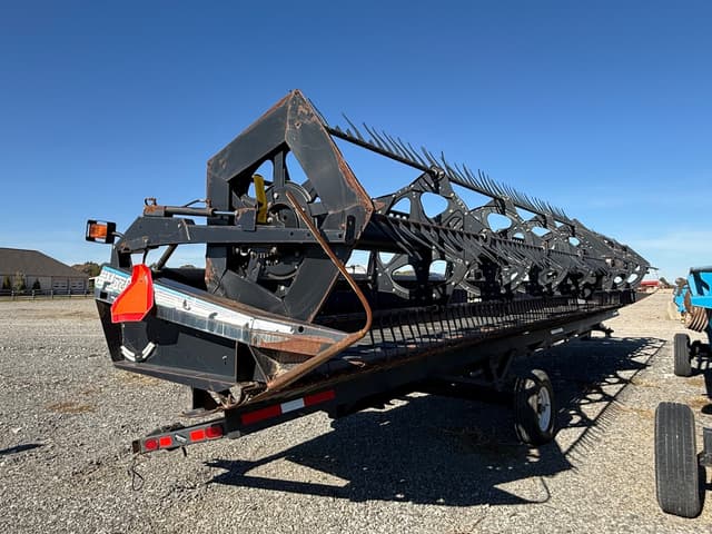 Image of MacDon 974 equipment image 4