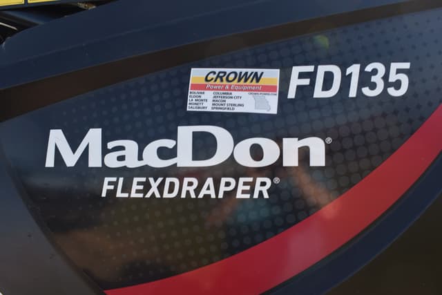 Image of MacDon FD135 equipment image 4