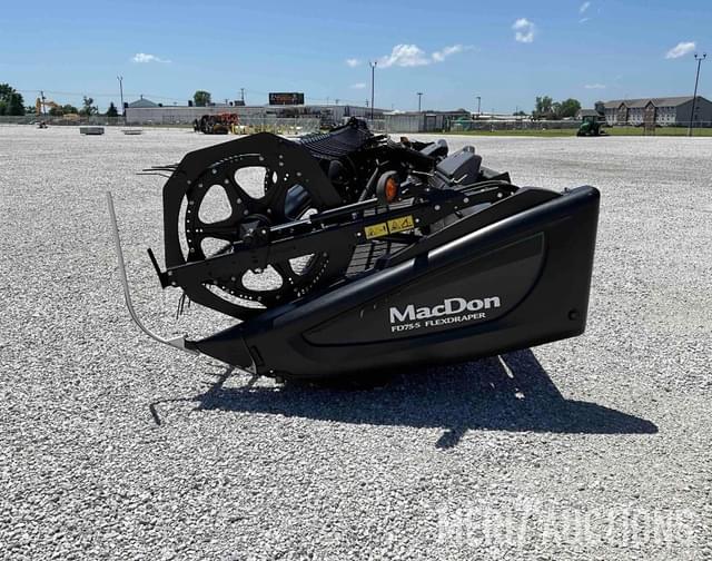 Image of MacDon FD75S equipment image 1