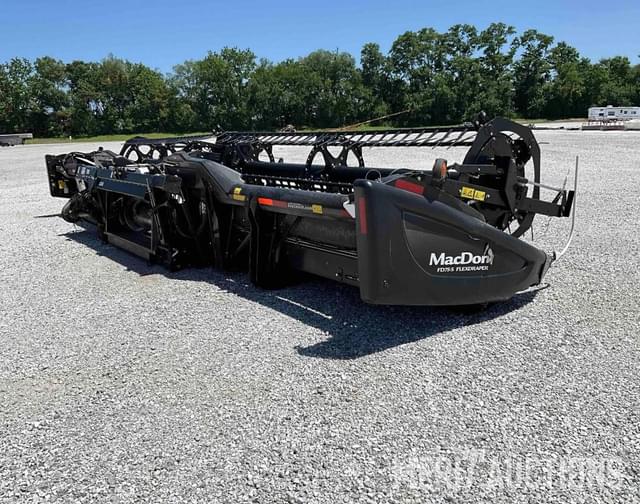 Image of MacDon FD75S equipment image 4