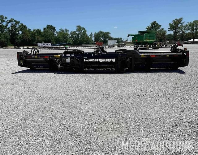 Image of MacDon FD75S equipment image 3