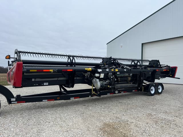 Image of MacDon FD135 equipment image 2