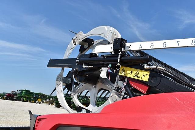 Image of MacDon FD235 equipment image 3