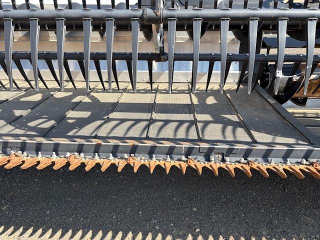 Image of MacDon FD235 equipment image 4