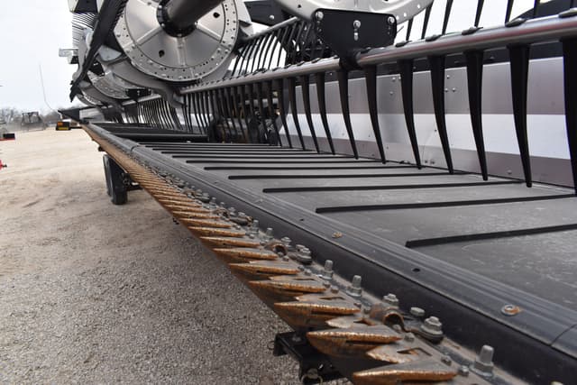 Image of MacDon FD240 equipment image 4