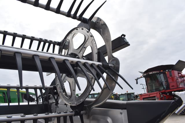 Image of MacDon FD240 equipment image 2