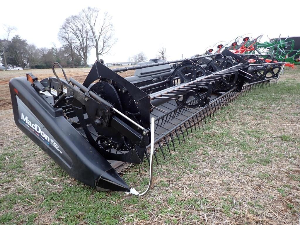 2011 MacDon FD70 Equipment Image0