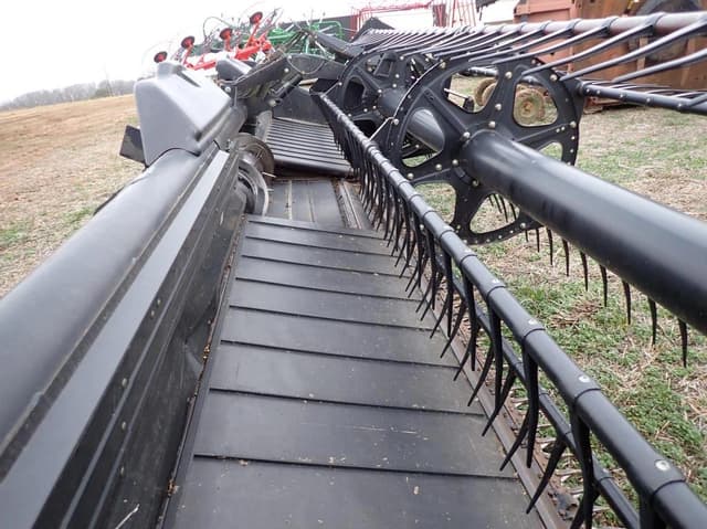 Image of MacDon FD70 equipment image 3