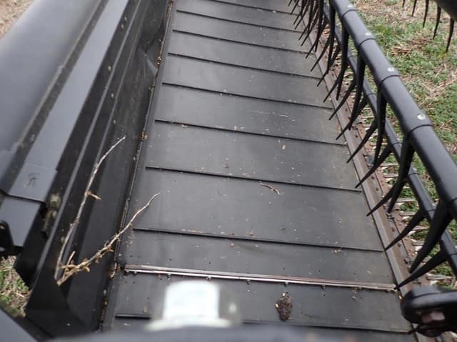 Image of MacDon FD70 equipment image 2