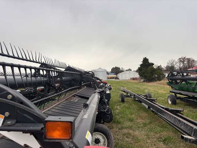 Image of MacDon FD70 equipment image 2