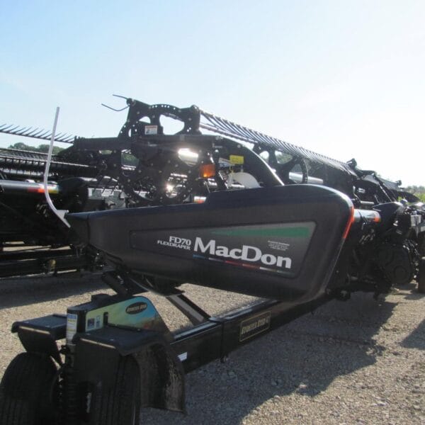 2010 MacDon FD70 Equipment Image0
