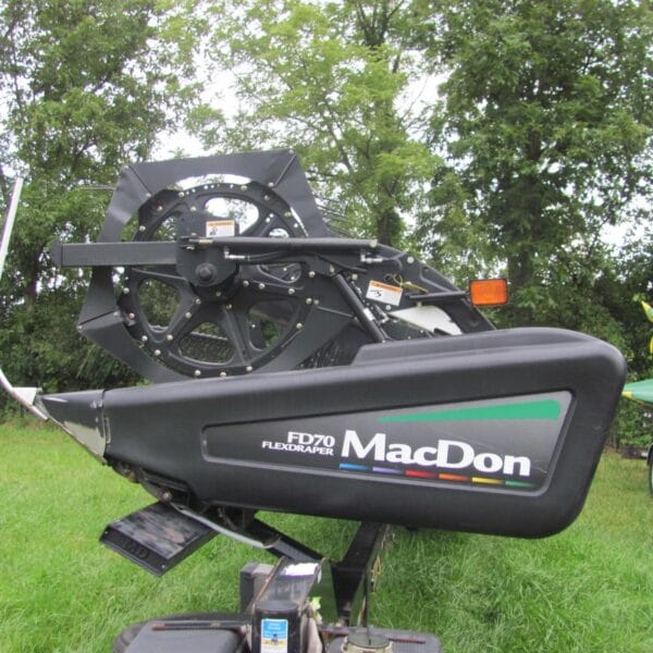 2011 MacDon FD70 Equipment Image0