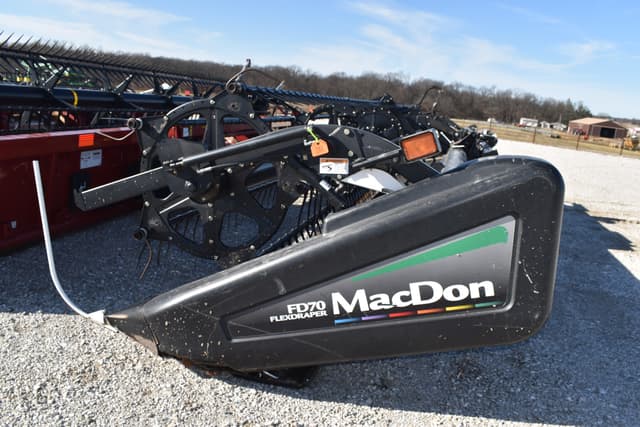 Image of MacDon FD70 equipment image 2