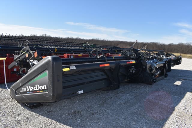 Image of MacDon FD70 equipment image 3