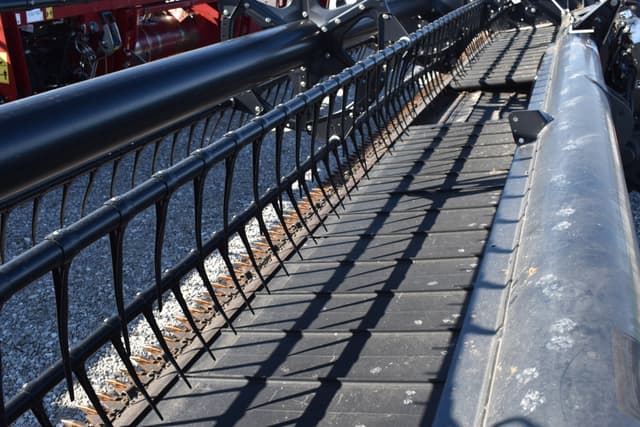 Image of MacDon FD70 equipment image 4