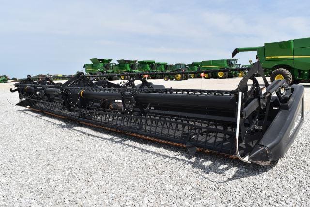 Main image MacDon FD70