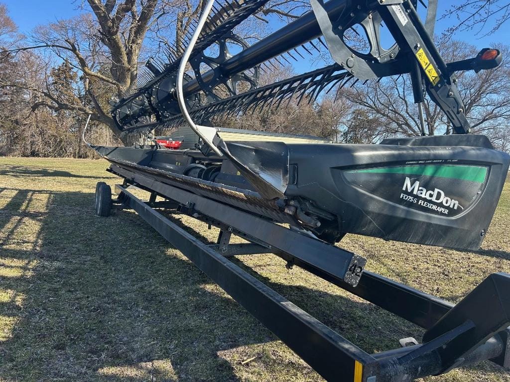 MacDon FD75S Equipment Image0